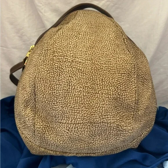 Zaino piccolo Borbonese con cinghie regolabili in pelle.