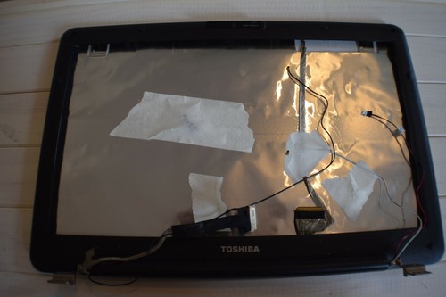 • Toshiba L500 L500D L550 L550D • Screen Top Rear + Bezel, hinges, webcam etc - Picture 2 of 2