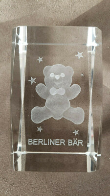 3D Berliner Bär (Bear) GLASS PAPERWEIGHT Laser Etched Crystal Cube.