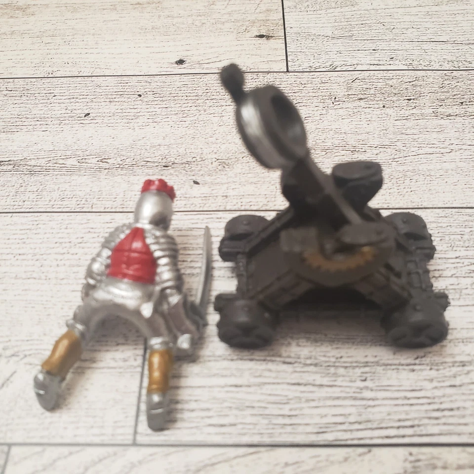 Safari Ltd Mounted Knight Mini Figure and Catapult Replacement Silver & Red - Изображение 4 из 4