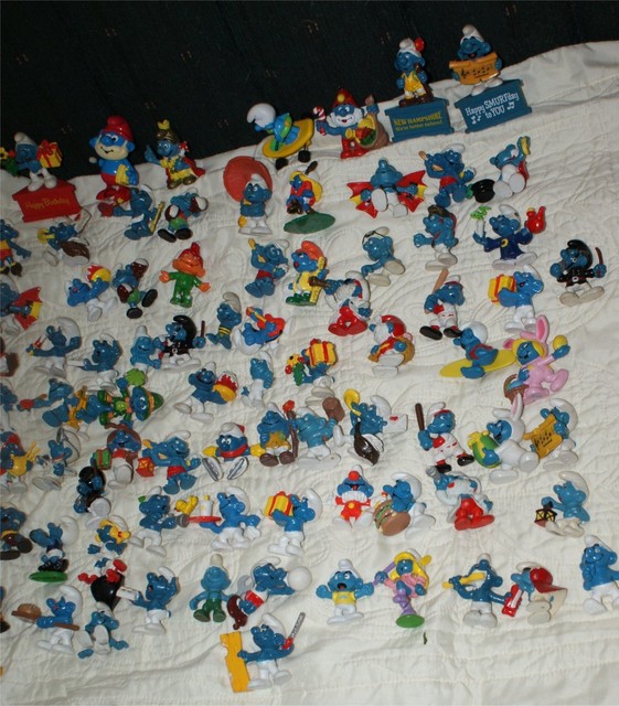 Huge Vintage Lot of 174 TOYS Smurfs Figures SMURFETTES PAPA SMURF BOOKS