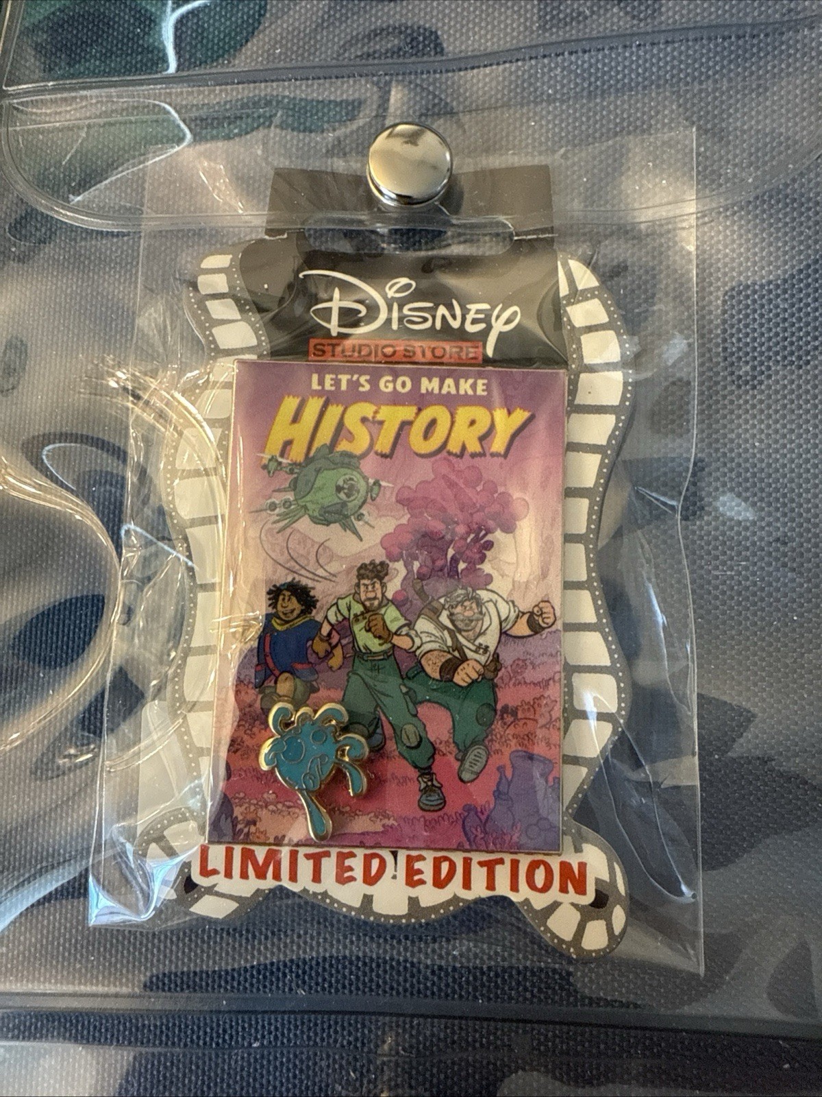 DSSH DSF Valentines Stained Glass Heart Balloon Joy LE 400 Disney Pin