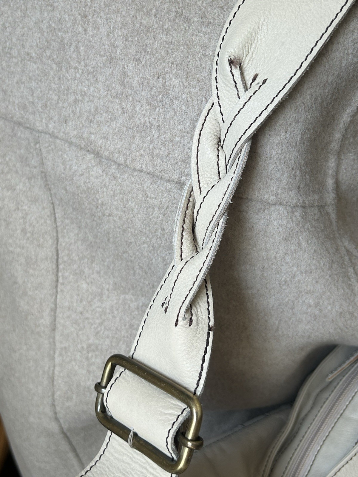 Yoshi Cream Leather Shoulder Bag R61412 image 5