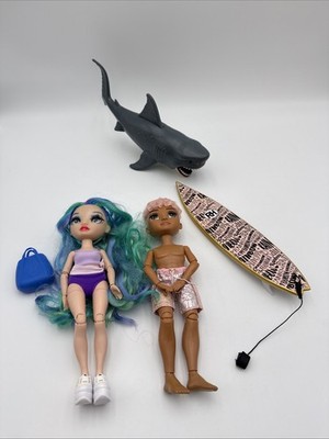 Rainbow High Holly De Vious & Finn Rosado with Surfboard Shark Pacific Coast