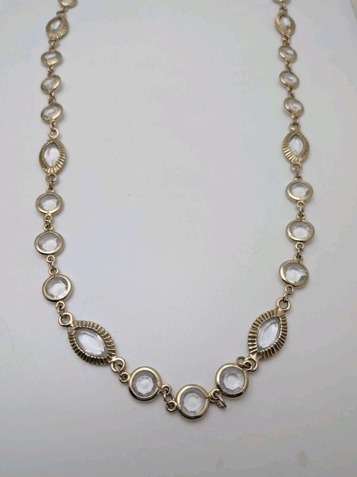 Colar corrente vintage duas irmãs moldura Lucite tom dourado 28" - Imagem 3 de 4