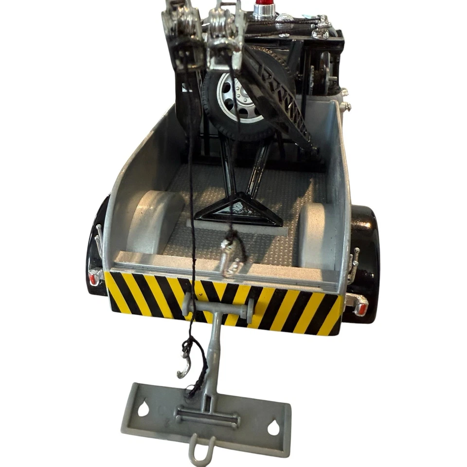 RARE Welly 1953 Chevrolet 3800 Tow Truck RS Road Service Silver 1:24 Diecast - Image 4 of 4