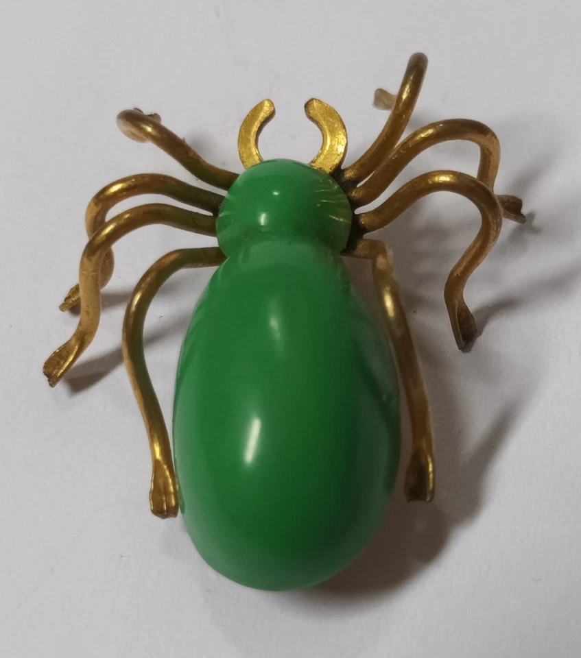 Broche araña checo vintage de latón con cabujones verdes Foto 3 de 4