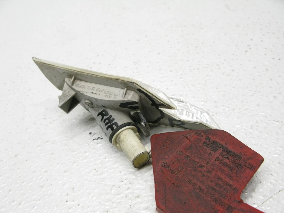 04-10 BMW E63 E64 645Ci 650i M6 FENDER TURN LIGHT SIDE SIGNAL OEM 040523 - Image 3 of 4