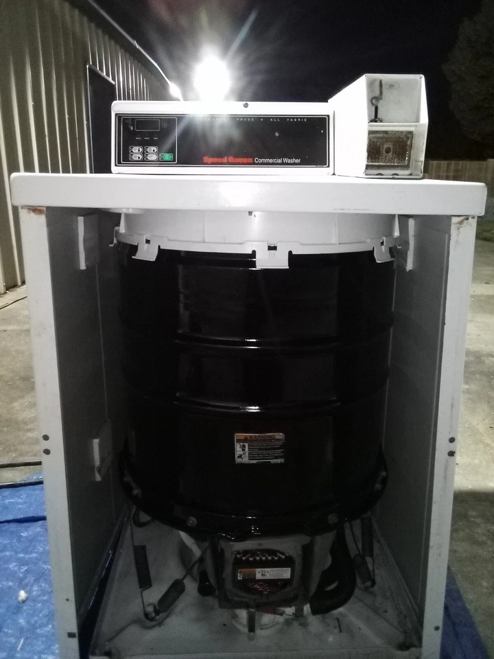 Lavadora de carga superior comercial Speed Queen 1PH 120V 60HZ - Funciona con monedas Foto 4 de 4