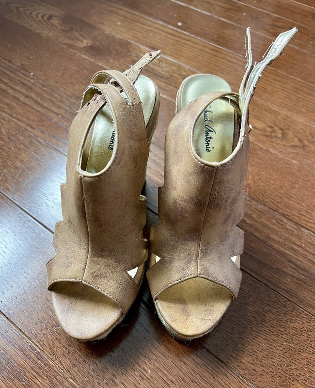 Michael Antonio Tan Wedges, Size 6