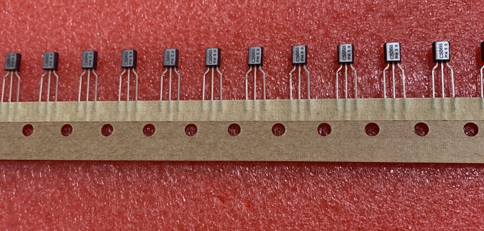 BC556B Genuine Philips PNP High Quality Audio Transistors TO-92 (50 PCS)