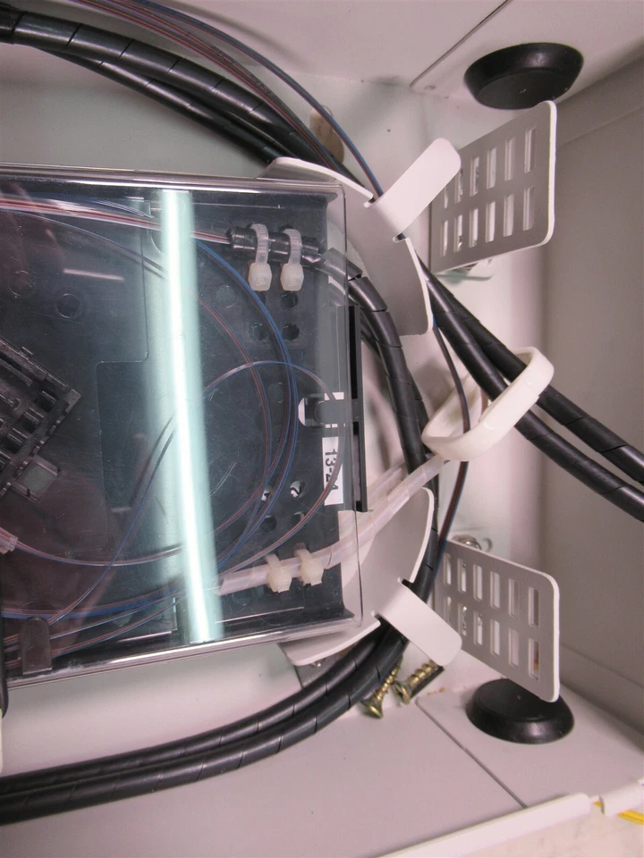 ADC 80T08SC8A02402T 12/24-PORT INDOOR FIBER OPTIC DISTRIBUTION TERMINAL BOX - Image 4 of 4