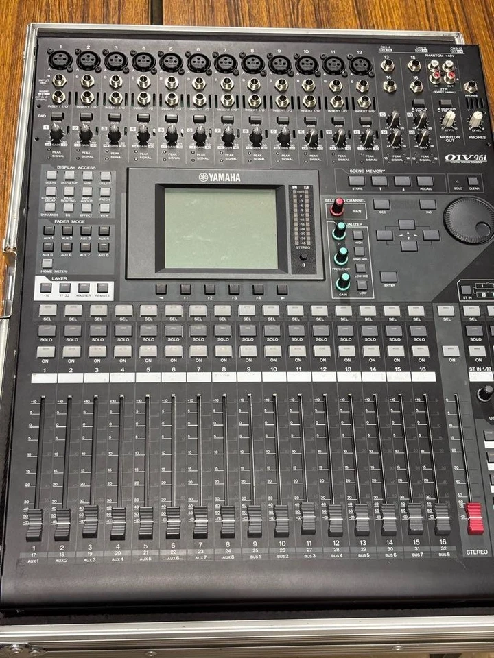 YAMAHA 01V96i Digital Mixing Console Mixer - Tested and Working - With Case - JP - Image 2 of 4