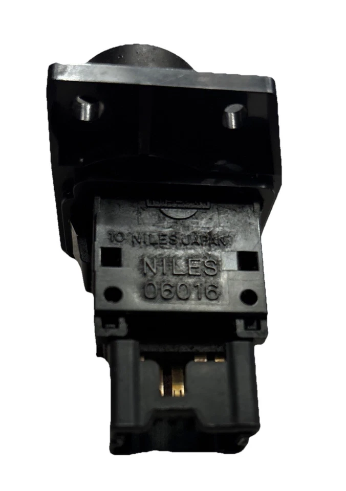 Interruptor de botón de peligro Infiniti QX4 2001-2004 OEM Foto 3 de 4