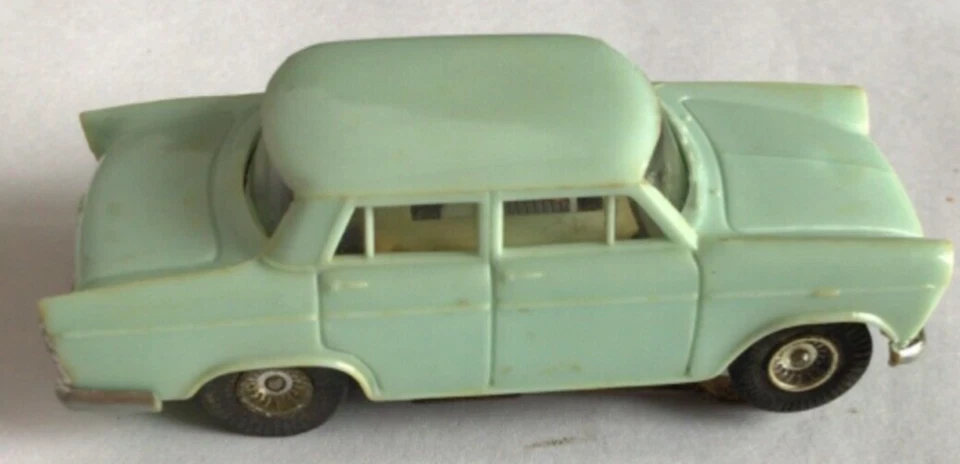 Изящный оригинальный Faller AMS #4855 Fiat 1800 как новый зеленый совместимый с T-Jet трассовый автомобиль HO - Изображение 4 из 4