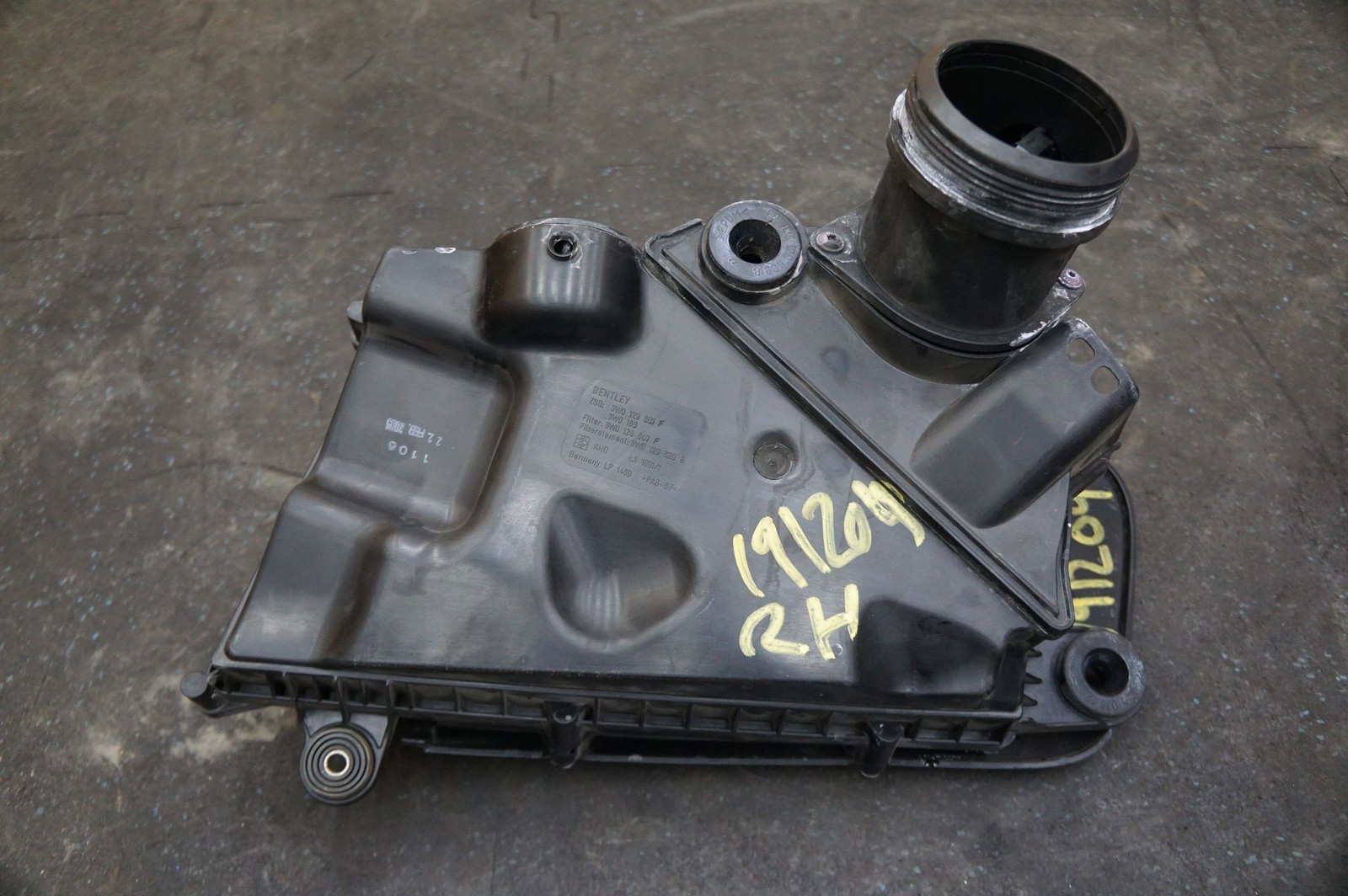 Right Air Cleaner Filter Box Flow Sensor 3W0129607F Bentley Continental GT 2005