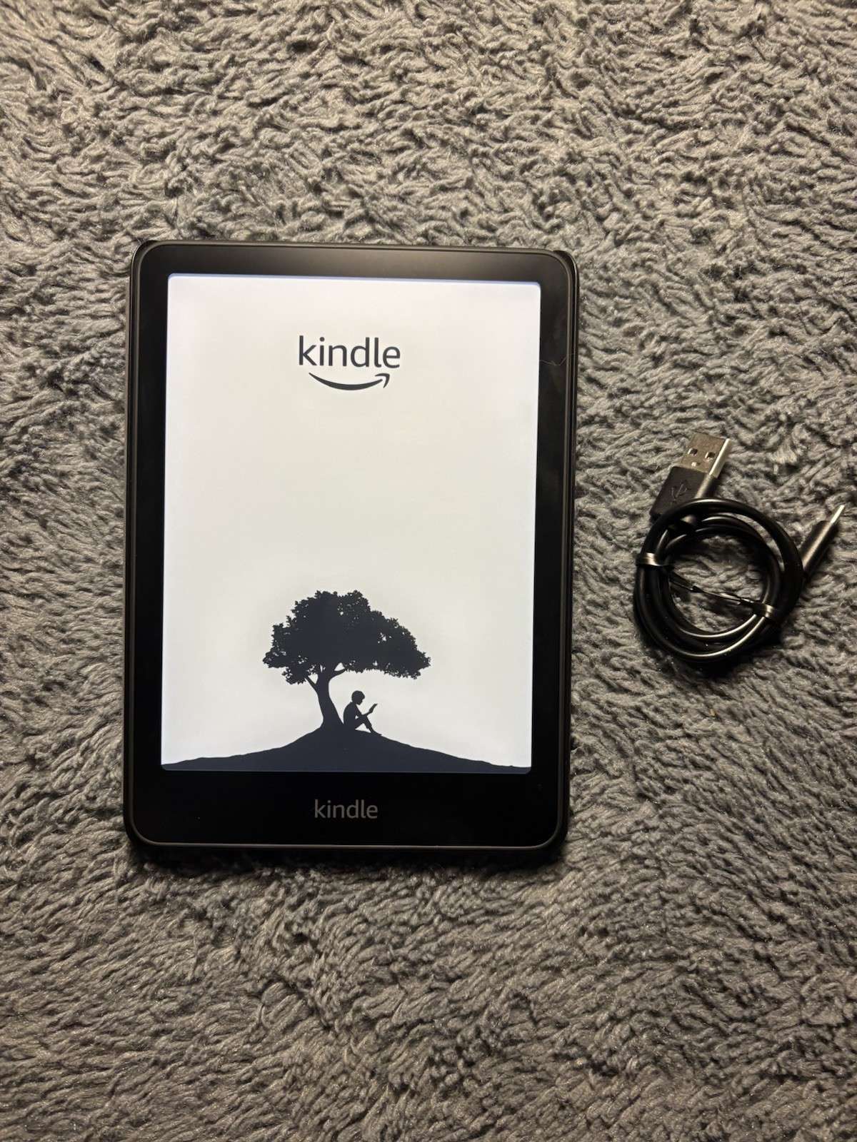 Kindle Paperwhite 12th Gen (16GB, no ads) + Kindle Cloth case + charger BUNDLE-image