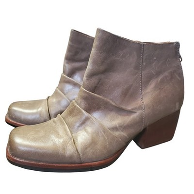 Kork-Ease Kissel Taupe Leather Ruched Ankle Boots Size 6.5 Minimalist Academia 