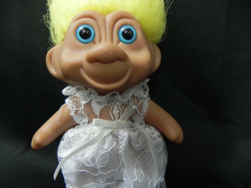 Vtg 1991 T.N.T. BRIDE Troll DOLL Yellow Hair Blue Eyes Lace Wedding Dress Lace - Picture 2 of 4