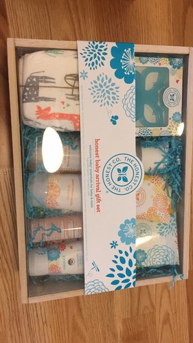 honest baby arrival gift set