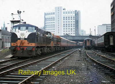 Foto Irish Railway 6x4 Dublin Zug - Nr. 2 Bahnsteige - 1975