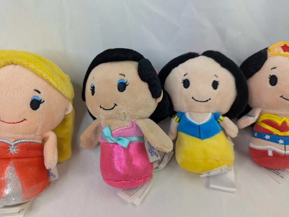 Hallmark Itty Bittys Niñas Barbie Princesa Blancanieves Mujer Maravilla Peluche Foto 3 de 4