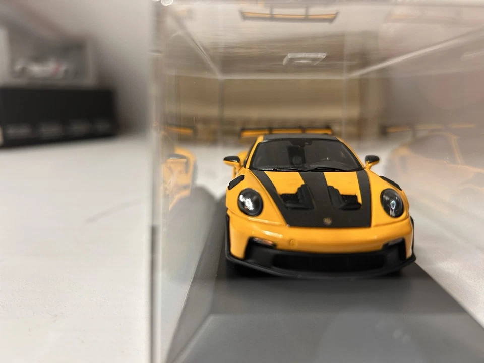 Spark Porsche 911 (992) Gt3 Rs Signal Yellow 1/43 - Photo 3/4
