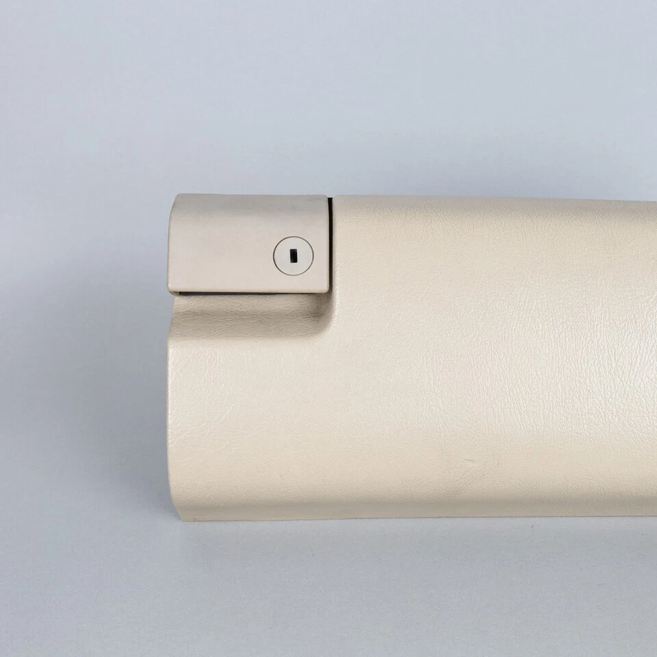 Guantera Mercedes E320 E430 W210 1996-1999 2106890091 OEM usada Foto 3 de 4