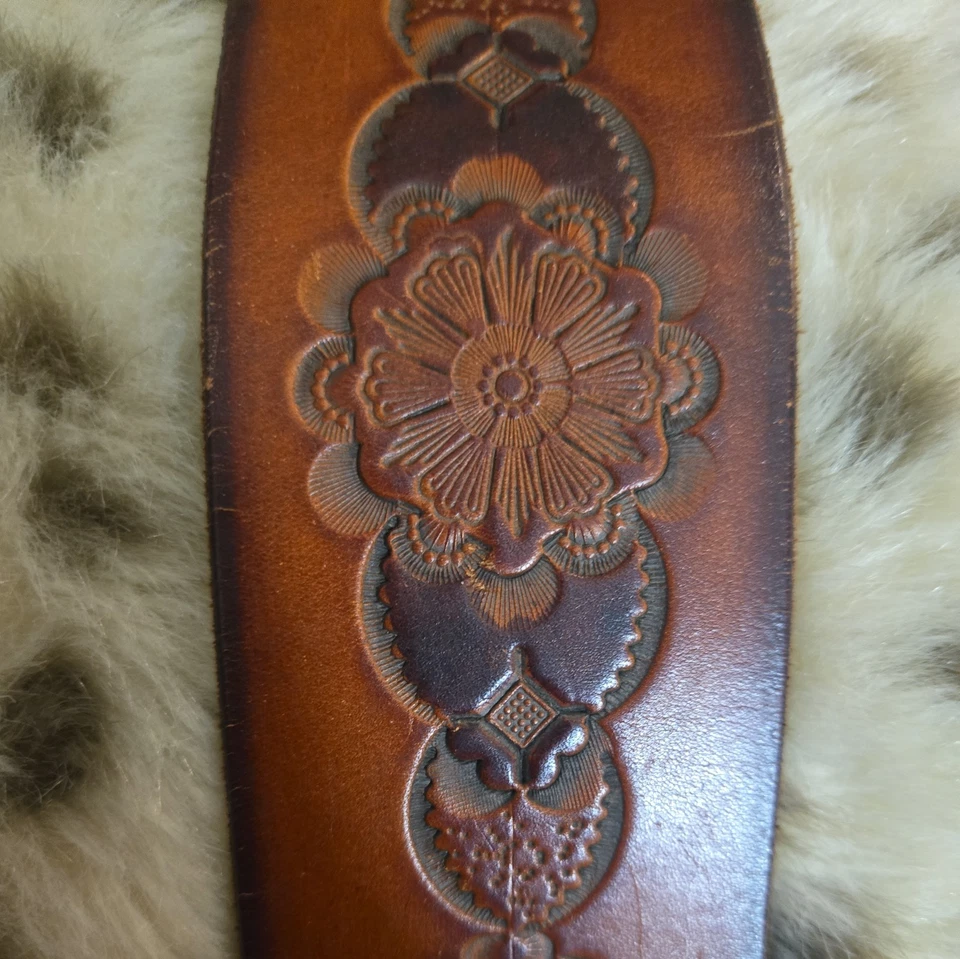 Vintage 1970's  Wide Leather Guitar Strap Brown - Image 4 of 4
