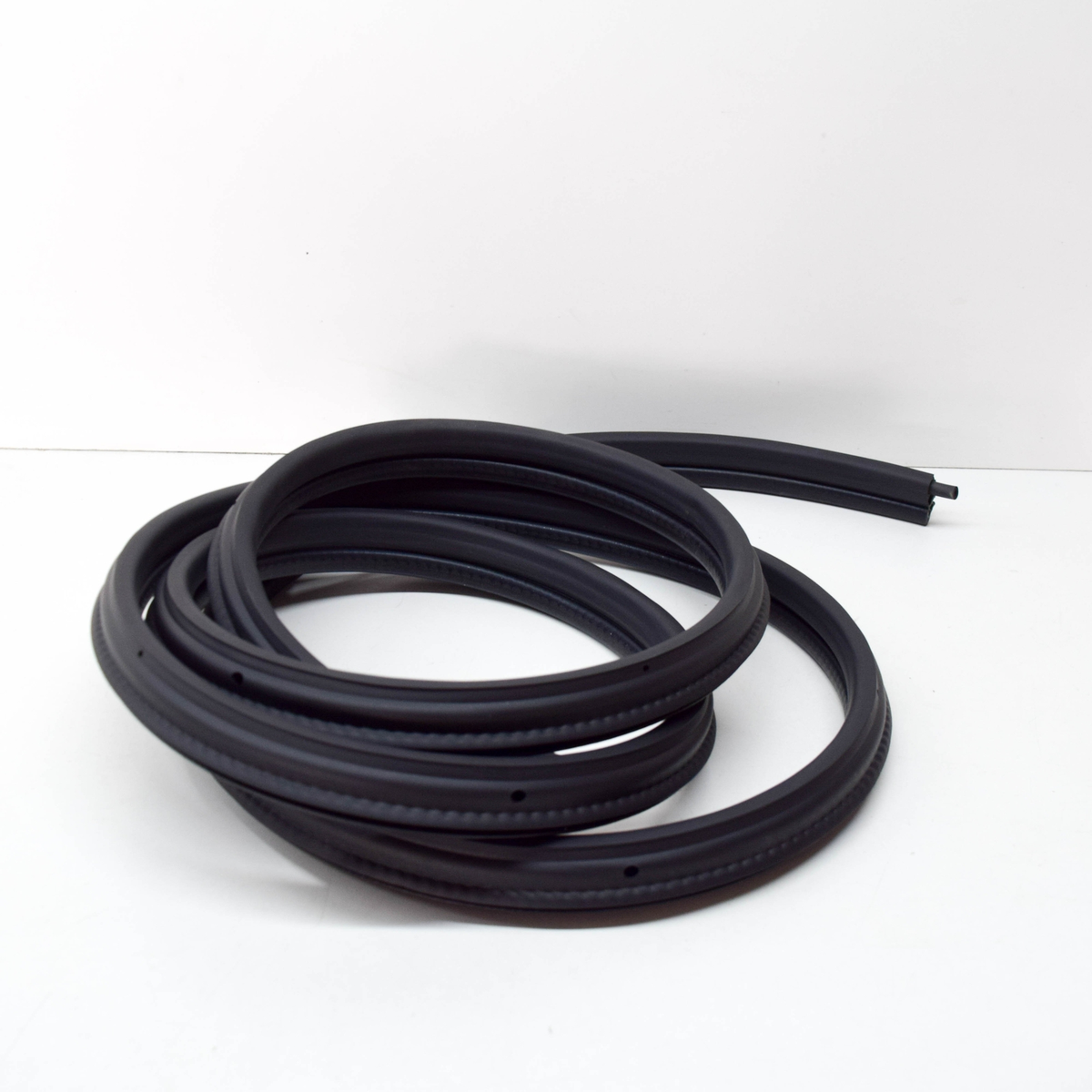 「RT-4649793918」 NEW BMW 3 E36 SEDAN TOURING FRONT DOOR SEAL 51728196289 ORIGINAL