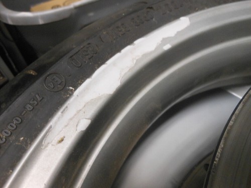 Triumph 17x3.5" Front Wheel Rim & Discs 02-05 Daytona 600 650 T2000255 T2021020 - Picture 3 of 12