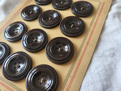 Plaque De 12 Gros Boutons Anciens Marron - Diamètre 2,6 Cm, Occasion, Origine France