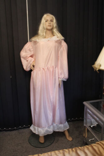 adult baby, sissy, cross dresser long dress or nightdress pink satin - Afbeelding 1 van 1