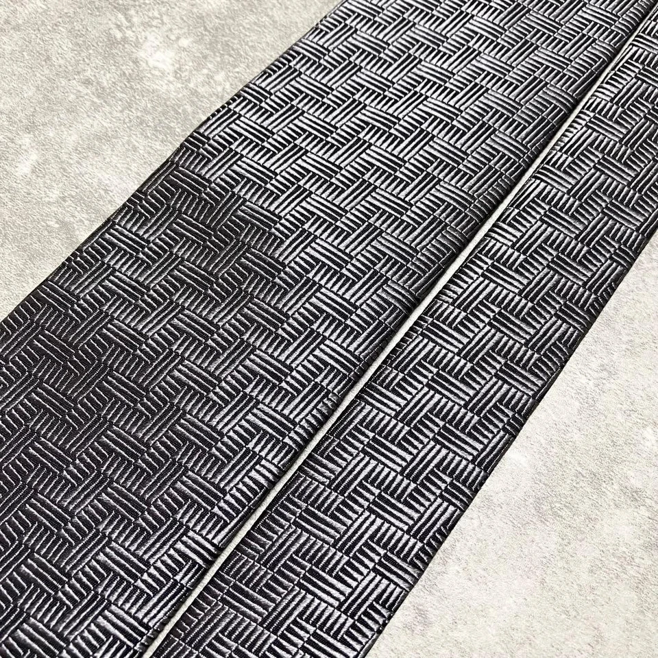 Cravatta Tom Ford argento nero spina di pesce 100% seta Made in Italy - Immagine 4 di 4