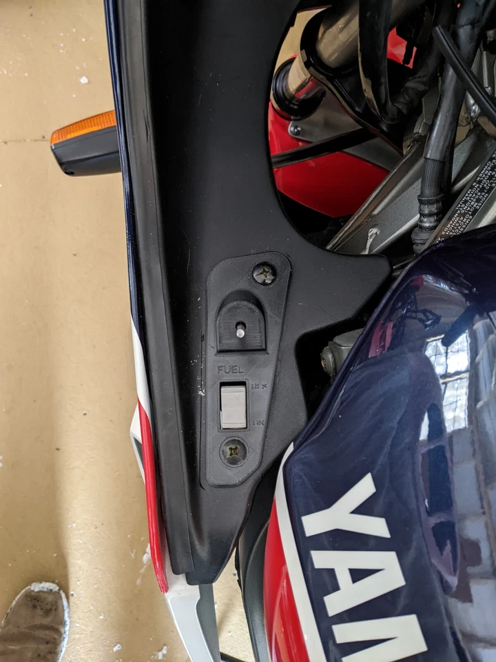 Painel de enchimento de carenagem reserva tampa interruptor de combustível Yamaha FZ750 1FN 85-86 - Imagem 2 de 3