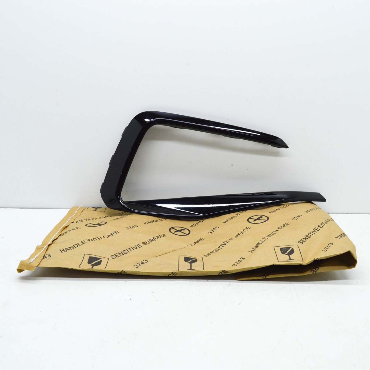 VW POLO AW Front Bumper Right Air Vent Grille Trim 2G0853712041 