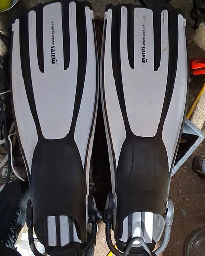 Mares Avanti Quattro Water Sport Fins Black/White Pair