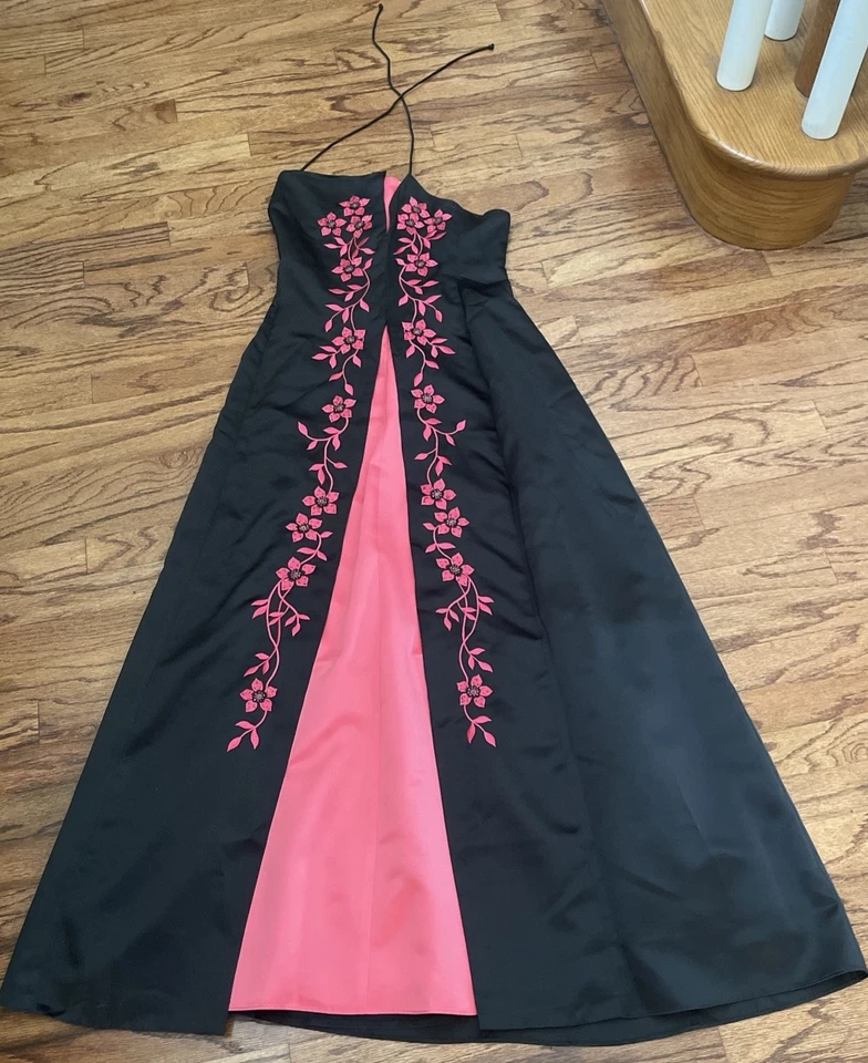 Vestido Morgan And Co Talla 9/10 Formal, Regreso a Casa, Baile de graduación Negro y Fuscha  Foto 2 de 4