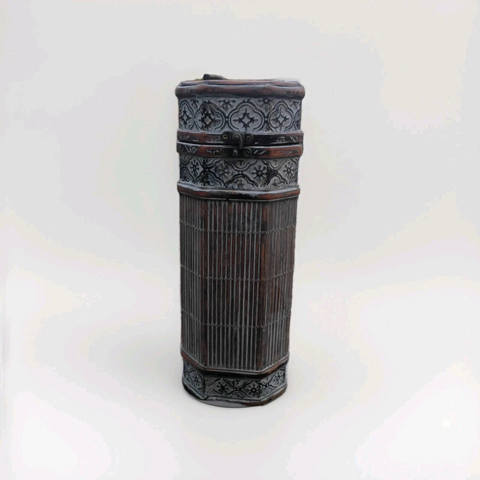 Antiguo bote de almacenamiento de bambú de 13 1/2 pulgadas de alto X 4 pulgadas de ancho. Foto 2 de 3