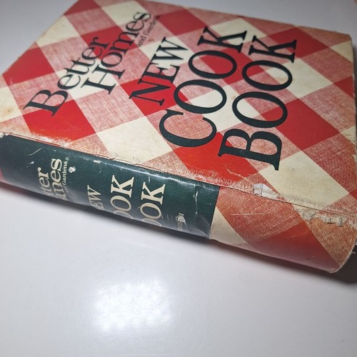 Better Homes Garden Cook Book Red Checkered Hardcover 1968 Vintage Cottage Trad - Picture 2 of 9