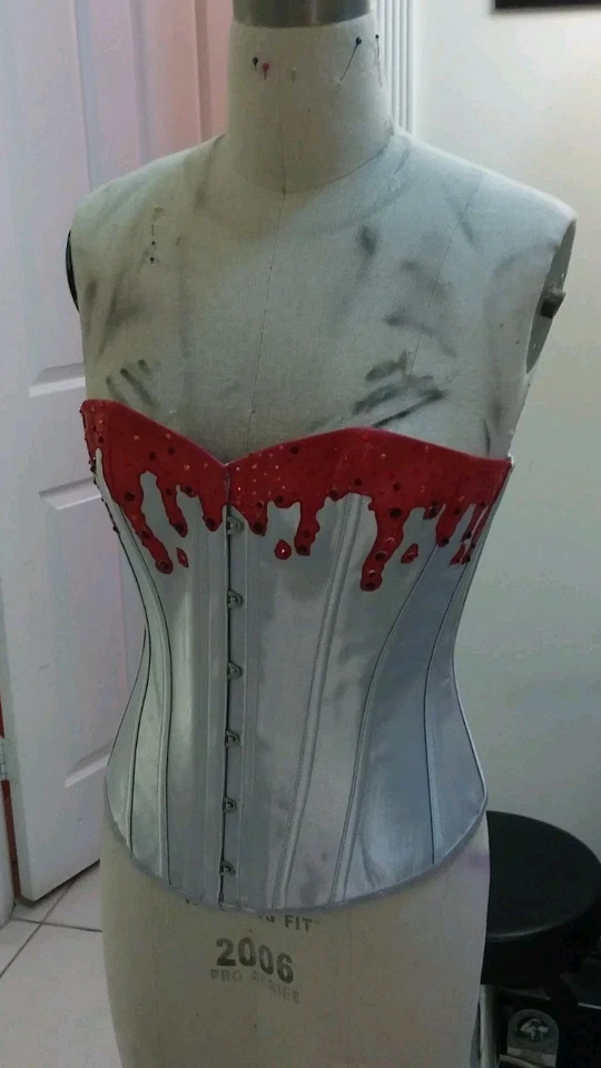 Sudadera con capucha de terciopelo gris aleta de tiburón personalizada bolero y corsé de diamantes de imitación rojo goteo de sangre M Foto 4 de 4