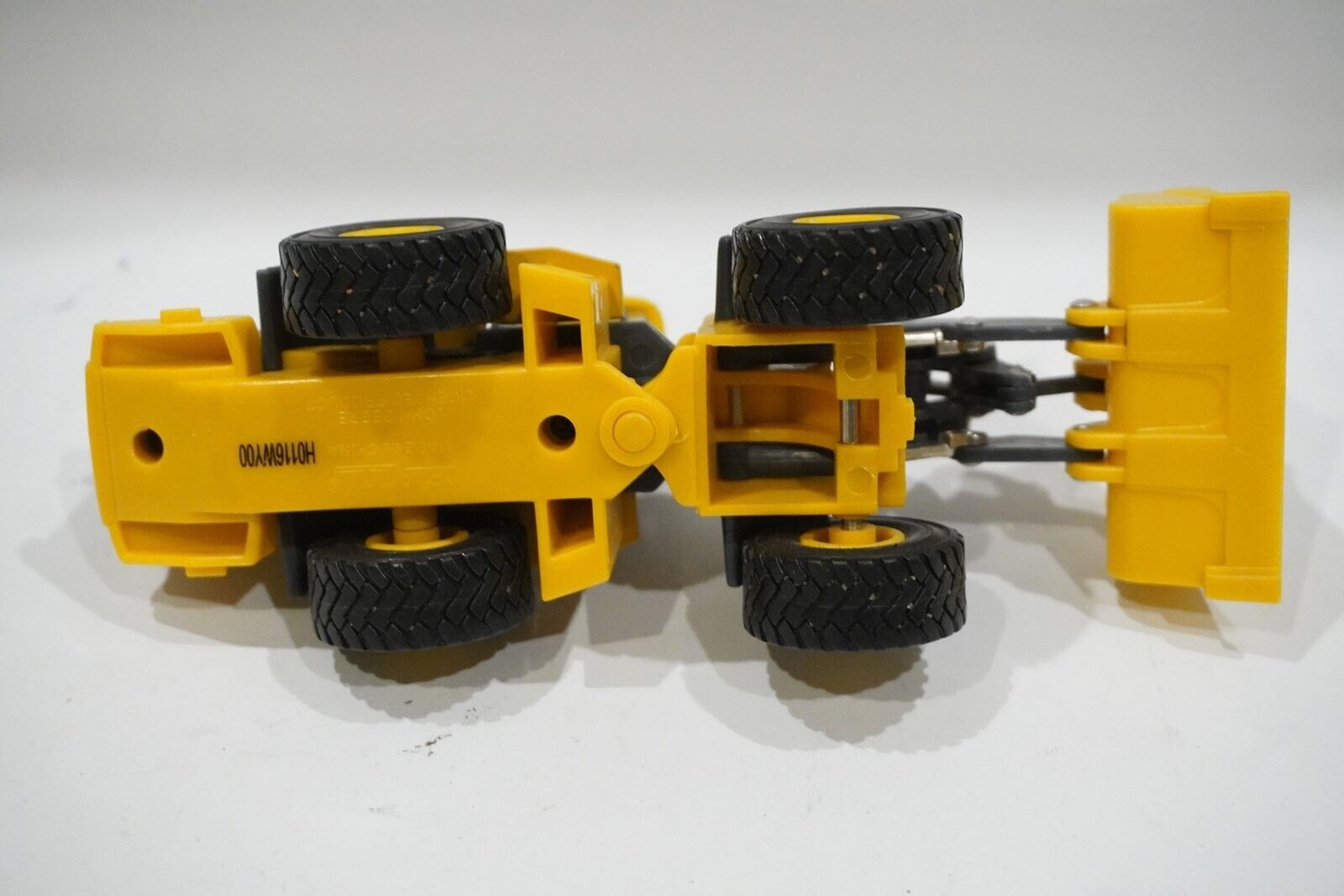ERTL John Deere Wheel Loader LP64776 1/32 Yellow Gray Toy Figure TOMY 5 1/2