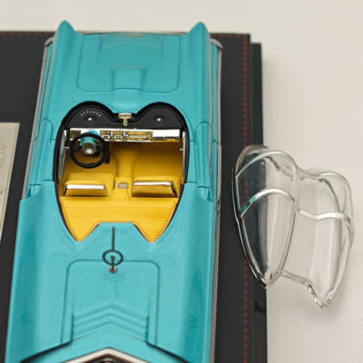 HRN Model 1/64 1955 LINCOLN FUTURA CONCEPT Minichamps Green