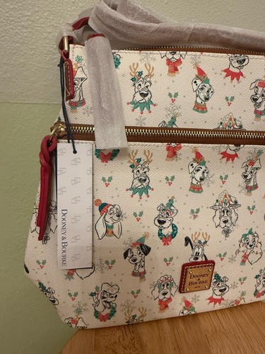 New Disney Dooney Bourke Crossbody Bag Santa Tails Paws Dogs. Christmas Handbag - Picture 2 of 6
