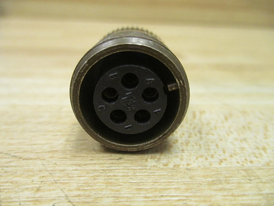 Amphenol MS3101A14S-5S Circular Connector MS3101A14S5S - Image 2 of 4