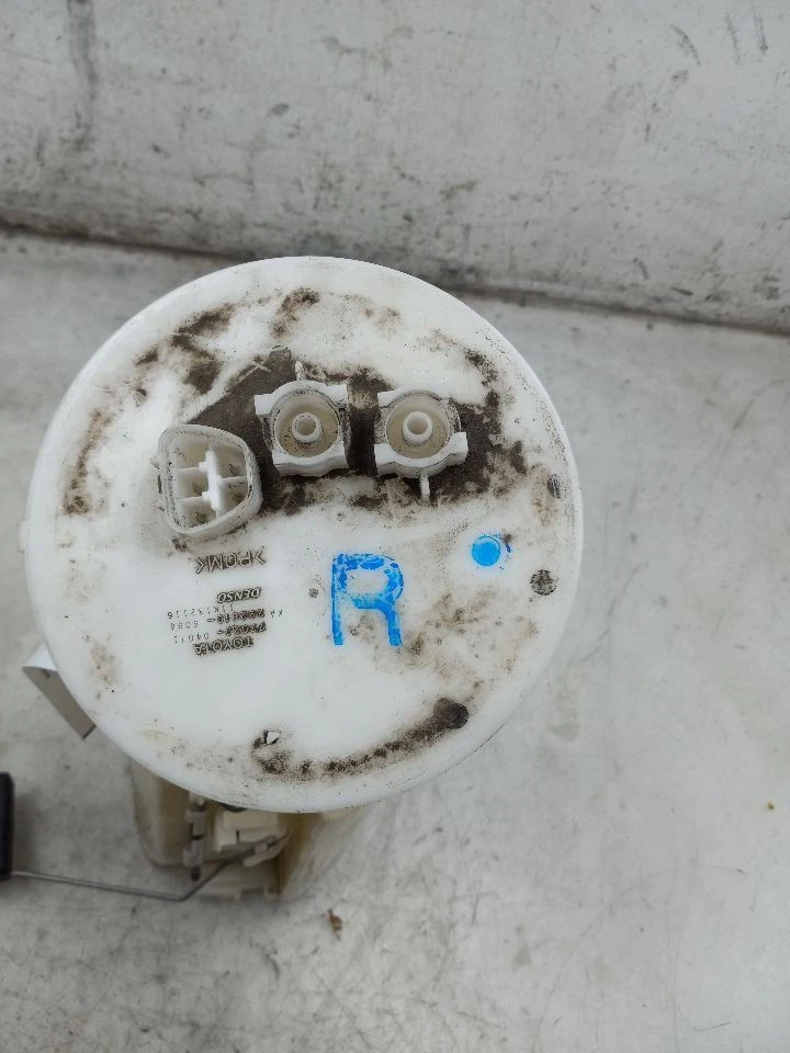 05-15 MONTAJE BOMBA COMBUSTIBLE TOYOTA TACOMA 2.7L 2TRFE Foto 2 de 4