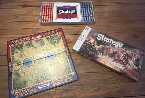 STRATEGO 1986 Board Game by Milton Bradley COMPLETE Strategy Vintage