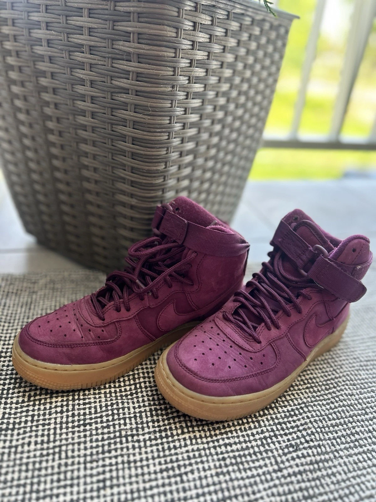 Scarpe Nike Air giovani taglia 4Y Force 1 alte 922066 600 gomma scamosciata classiche unisex