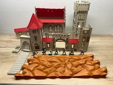 King Arthur's Castle Big Spielwarenfabrik # 531 Incomplete & 7 Knight Figurines
