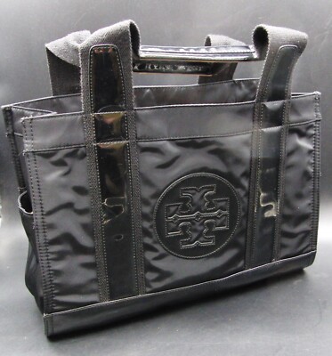 Tory Burch Ella Tote Vintage Logo Embossed Black Enamel Nylon Handtasche B062